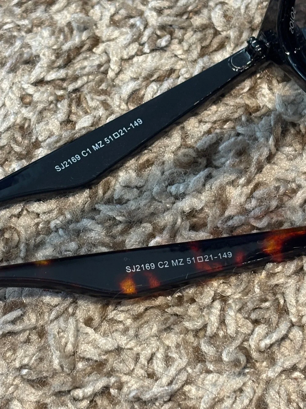 Trendy Cat eye Sunglasses in Black and Tortoiseshell